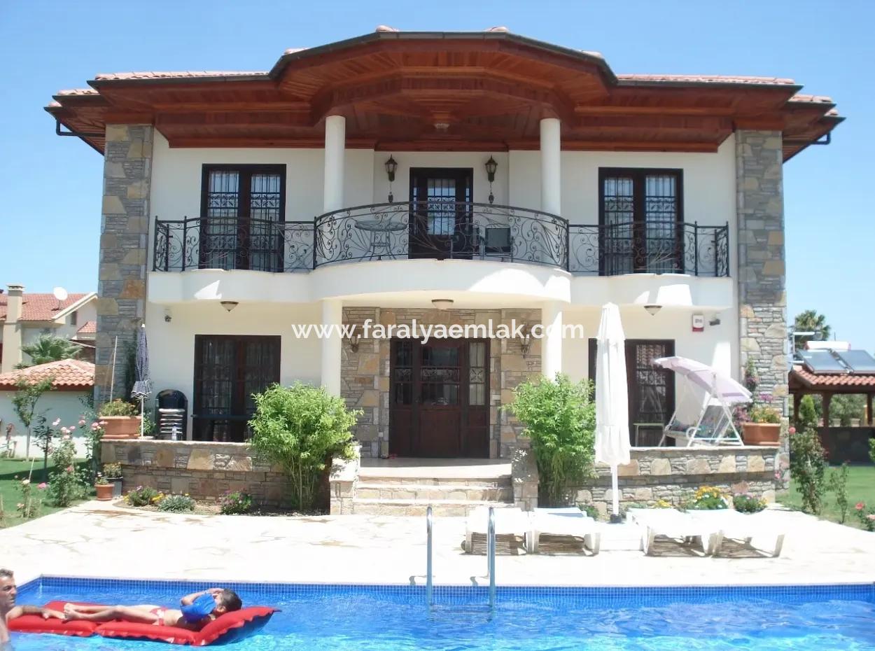 Dalyan'da Satılık Villa Dalyan Gülpınarda  800M2 Arsa İçerisinde 4+1 Salık Lüks Villa