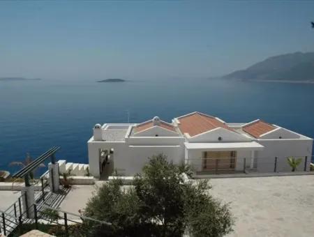 Kaş Denize Sıfır Satılık Villa Meyis Adasına Ve Deniz Manzaralı Satılık Villa