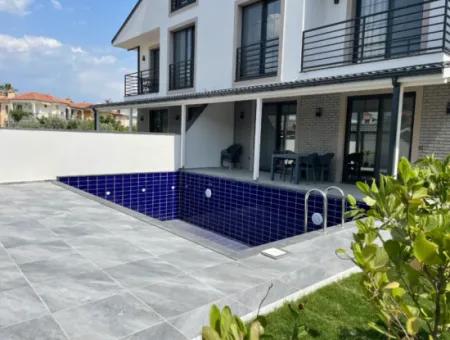 Dalyan  Merkezde 4+1 Satılık Villa